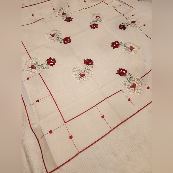 Valentine Square Table Linen/Topper - Picture 1 of 8